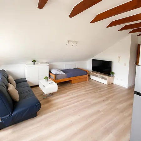 아파트 Ruhige 2 Mit Balkon In *